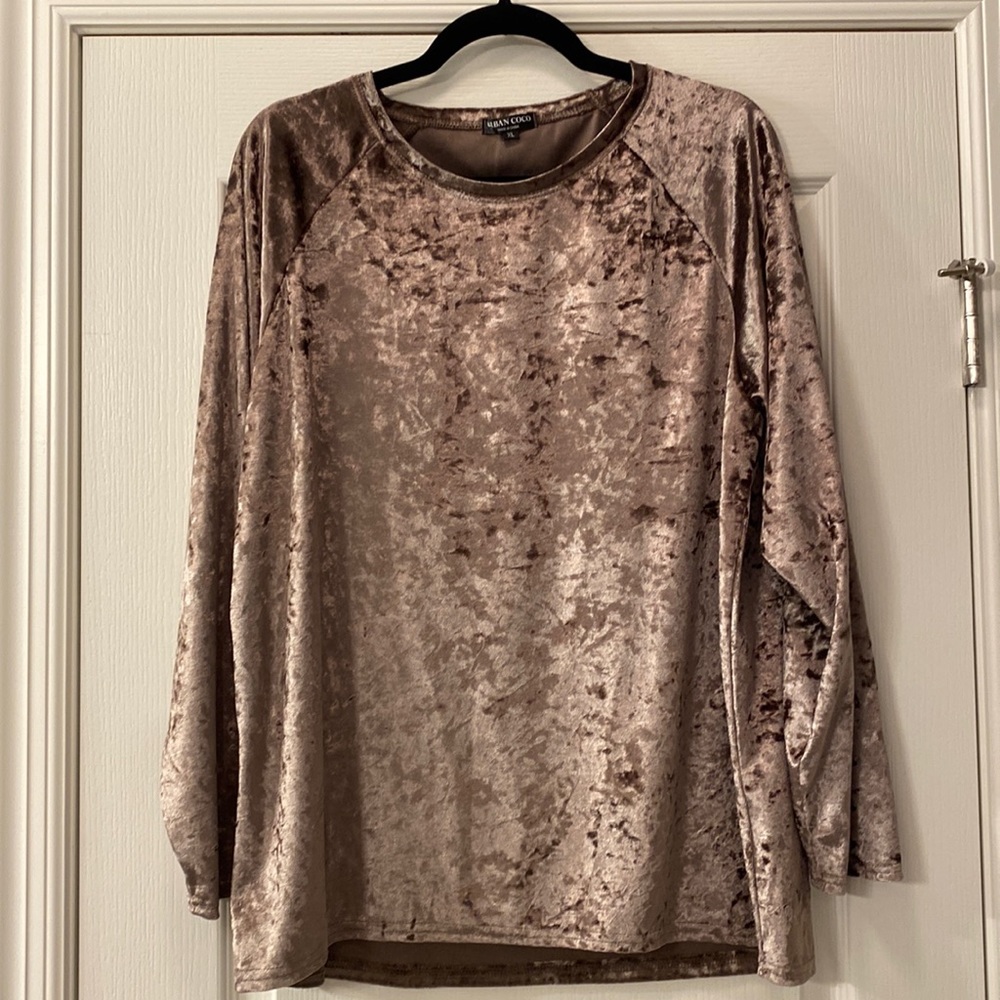 Women’s velvet baseball style shirt.